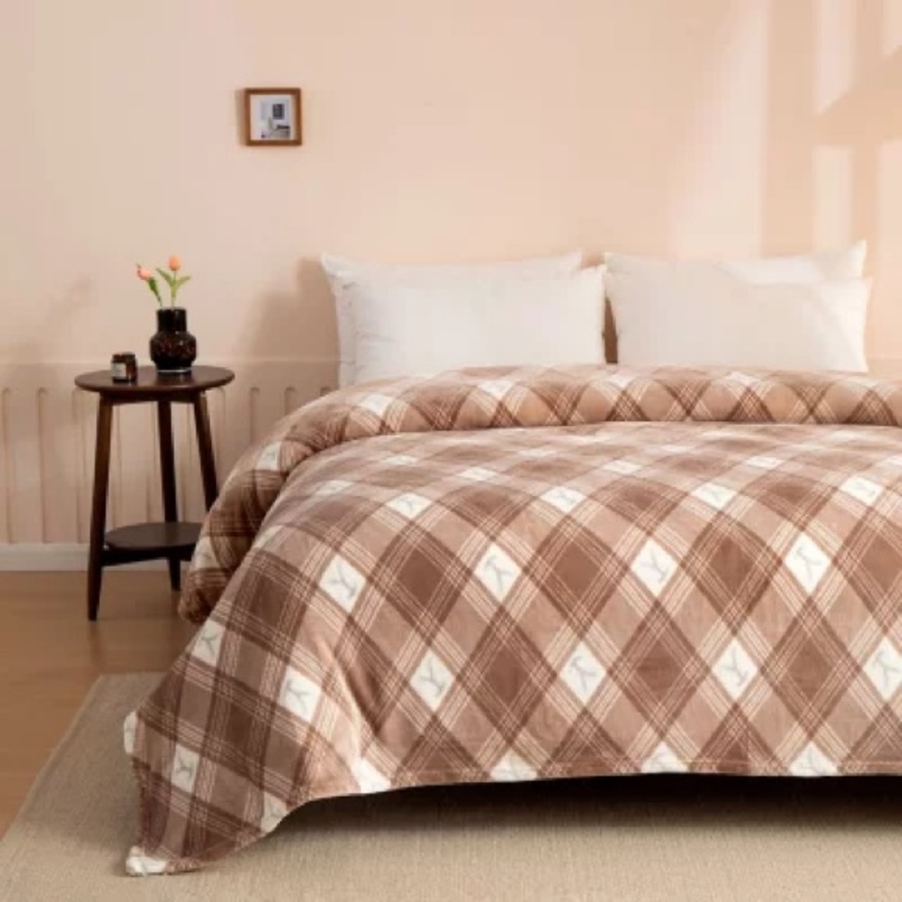 Yellowstone Dutton Plaid 106" x 94" Queen/King Cloud Blanket
